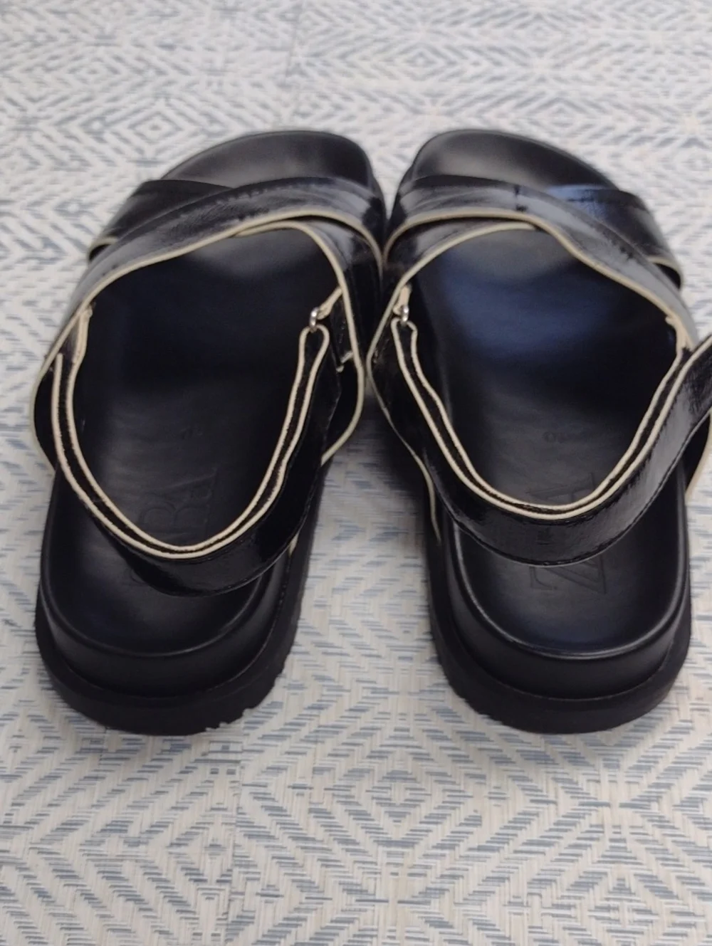 Zara Black Patent Cross-Strap Slingback Sandals,Comfortable and soft. - Picture 4 of 16